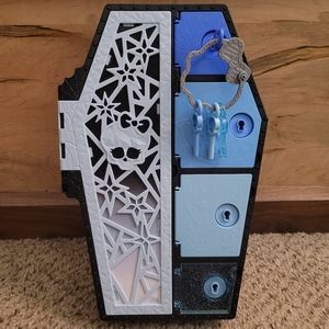 Skulltimate Secrets Series 2 Frankie Stein Empty Locker